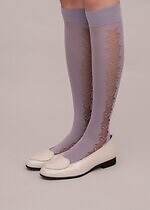 キワンダ“宇宙や神々の愛”着想25年秋冬ソックス、流れ星走るニーハイ＆可憐ないちご柄シアーソックス｜写真11