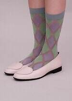 キワンダ“宇宙や神々の愛”着想25年秋冬ソックス、流れ星走るニーハイ＆可憐ないちご柄シアーソックス｜写真22