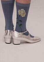 キワンダ“宇宙や神々の愛”着想25年秋冬ソックス、流れ星走るニーハイ＆可憐ないちご柄シアーソックス｜写真38