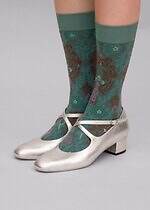 キワンダ“宇宙や神々の愛”着想25年秋冬ソックス、流れ星走るニーハイ＆可憐ないちご柄シアーソックス｜写真26