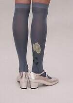 キワンダ“宇宙や神々の愛”着想25年秋冬ソックス、流れ星走るニーハイ＆可憐ないちご柄シアーソックス｜写真34