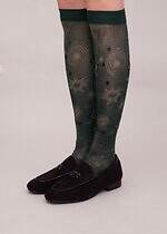 キワンダ“宇宙や神々の愛”着想25年秋冬ソックス、流れ星走るニーハイ＆可憐ないちご柄シアーソックス｜写真3