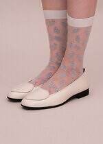 キワンダ“宇宙や神々の愛”着想25年秋冬ソックス、流れ星走るニーハイ＆可憐ないちご柄シアーソックス｜写真19