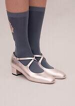 キワンダ“宇宙や神々の愛”着想25年秋冬ソックス、流れ星走るニーハイ＆可憐ないちご柄シアーソックス｜写真40