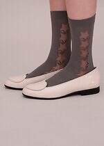 キワンダ“宇宙や神々の愛”着想25年秋冬ソックス、流れ星走るニーハイ＆可憐ないちご柄シアーソックス｜写真14