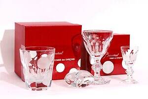 コム デ ギャルソン 青山店限定のバカラ“ドット柄”ペーパーウェイト＆「アルクール」グラス