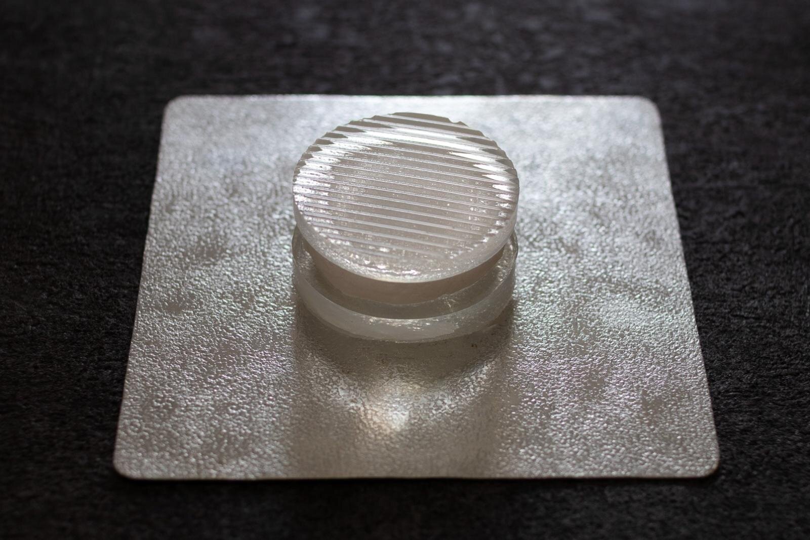 “透明すぎて見えない？”バターサンド「風と光」瀬戸田レモン風味の琥珀でサンド、カノーブルから