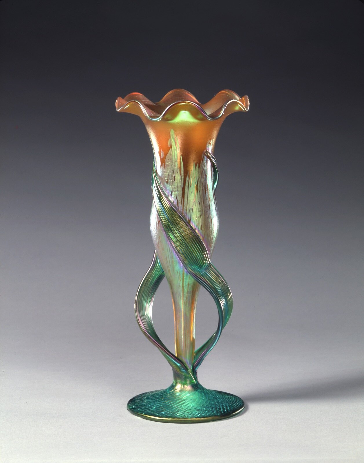 《花器》 ボヘミア レッツ工房 1902〜03年頃 町田市立博物館蔵