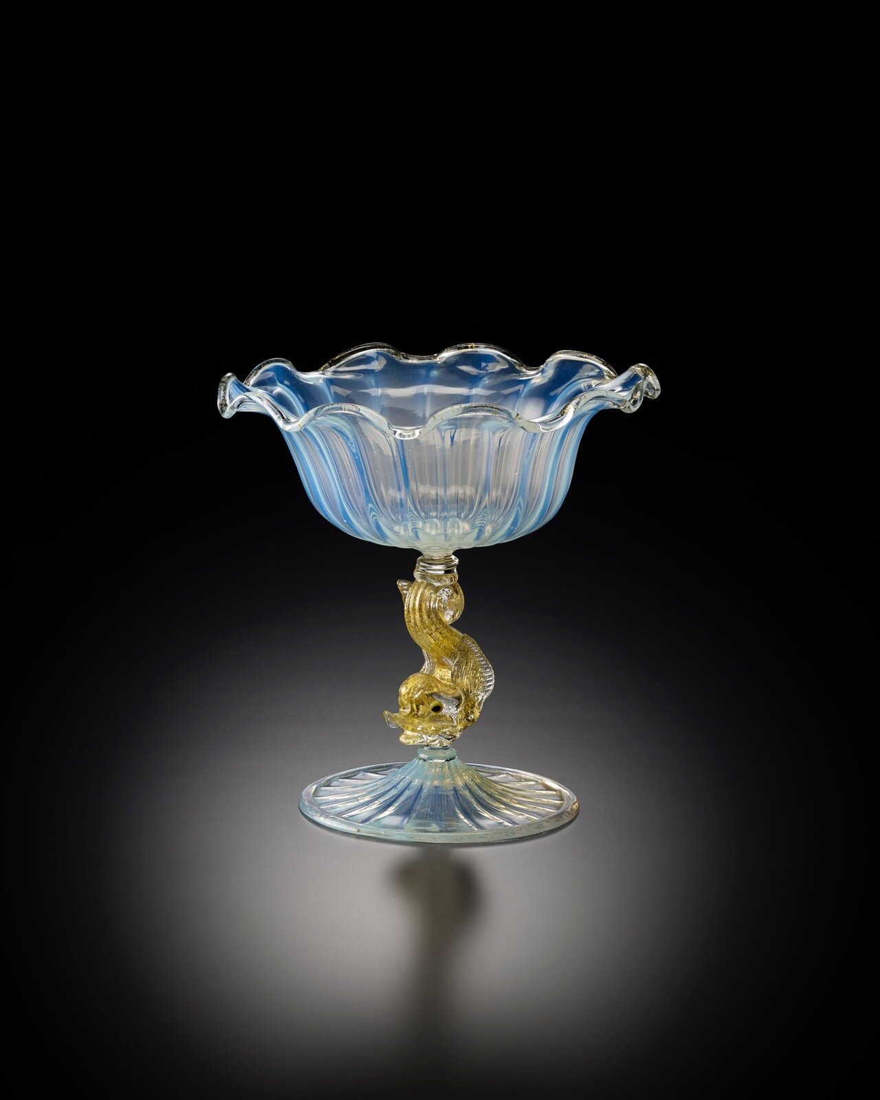 《オパールセント・グラス・コンポート》 ヴェネチア バロヴィエール＆トーゾ 20世紀 箱根ガラスの森美術館蔵