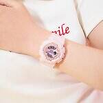 BABY-G“パステルカラー”のデジタル×アナログ腕時計、イエローケースにピンク針｜写真2