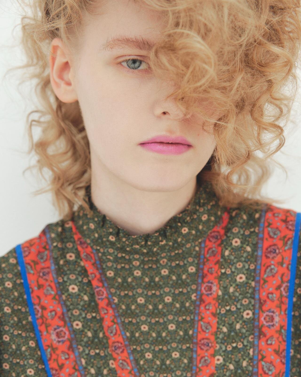 ミュベール“壁紙着想”小花柄ワンピース＆レース襟付きワークジャケット｜写真28