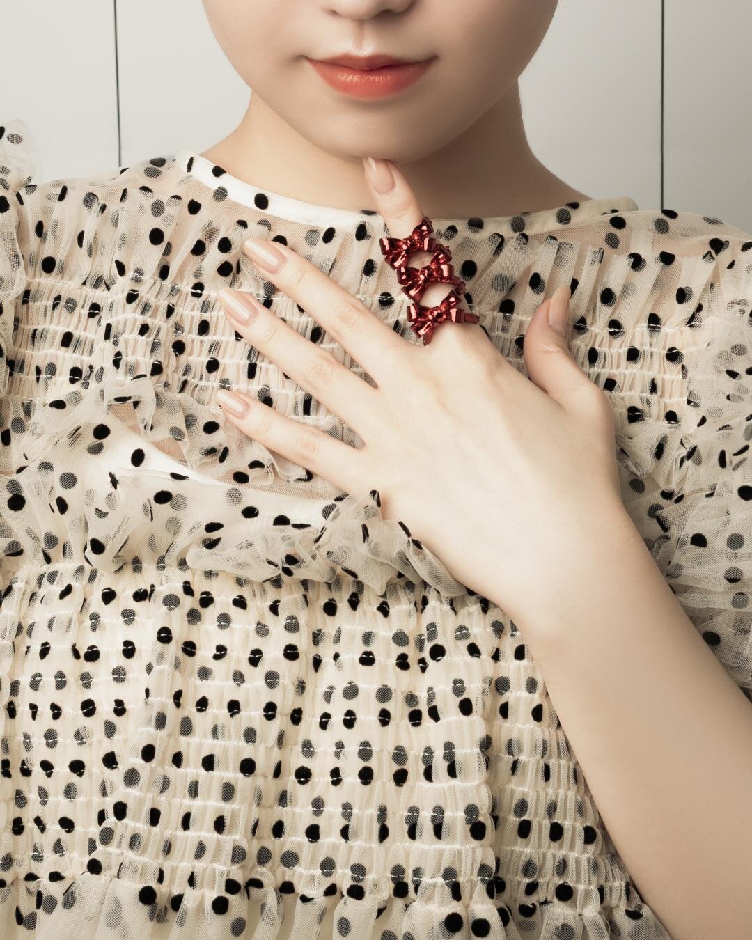 ラブ バイ イー・エム“あふれるハート”のリング＆ピアス、3連リボンのアーマーリングも｜写真28
