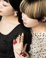 ラブ バイ イー・エム“あふれるハート”のリング＆ピアス、3連リボンのアーマーリングも｜写真23