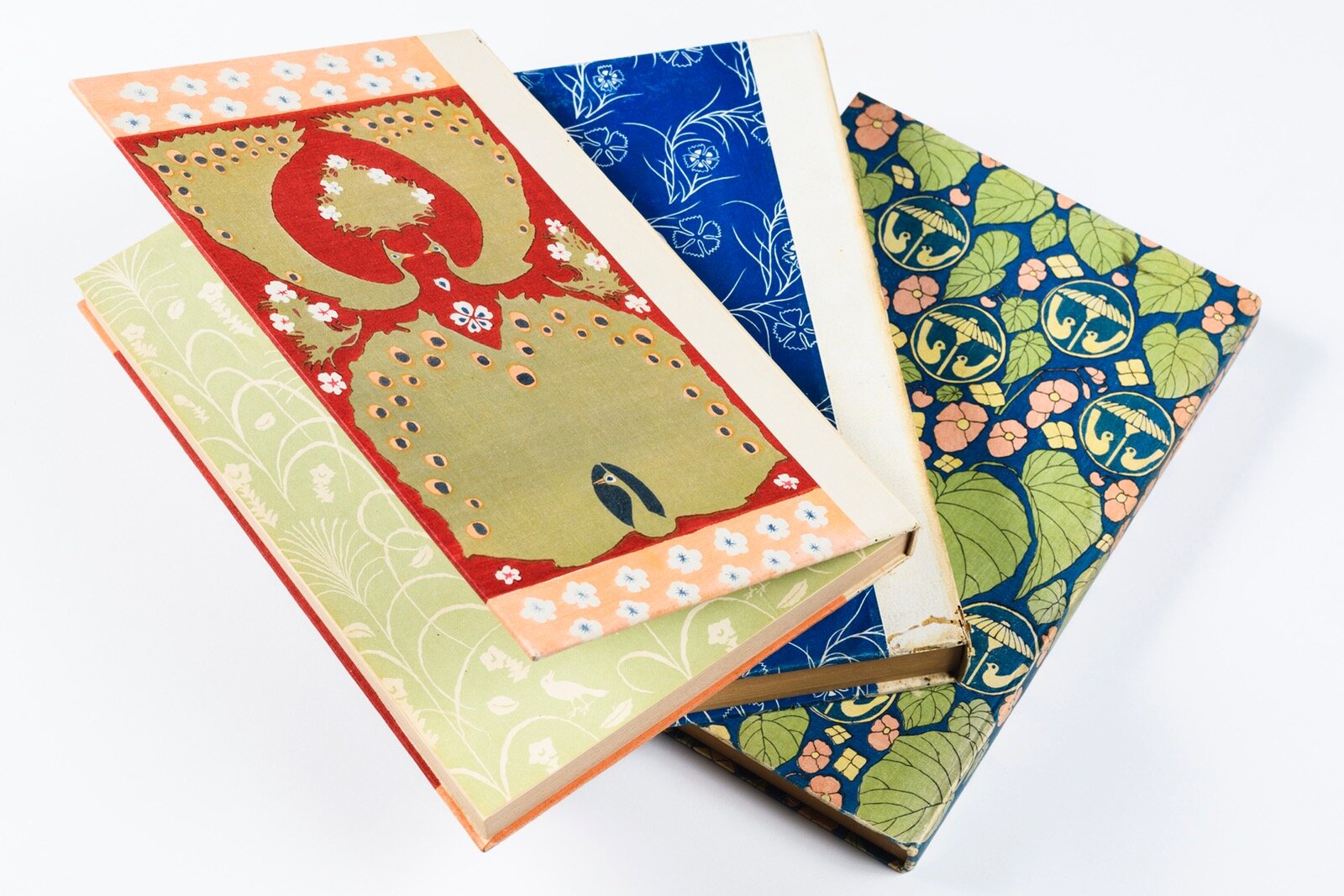 橋口五葉による泉鏡花著作の装幀 個人蔵(千葉市美術館寄託ほか) 撮影：上野則宏