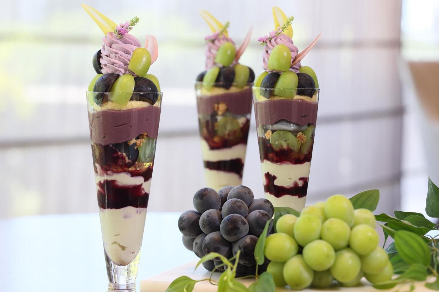 旬のフルーツ｜シャインマスカット＆巨峰の‟秋ぶどう”パフェ、グランドニッコー東京 台場で