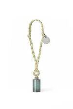 ジル サンダーが京都の伝統工房とコラボ、澄んだ音色の“おりん”チャームやアーカイブ生地の布扇子｜写真1