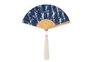 ジル サンダーが京都の伝統工房とコラボ、澄んだ音色の“おりん”チャームやアーカイブ生地の布扇子