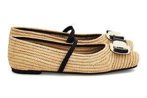 フェラガモ“ヴァラ”リボンのラフィア編みバレリーナシューズ＆フラットサンダル