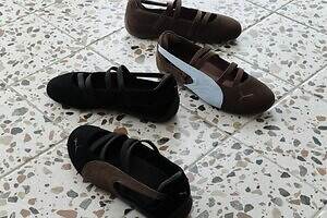 プーマ“バレエシューズ風”のゴムバンド付き「スピードキャット」にビューティー＆ユース限定ブラウン