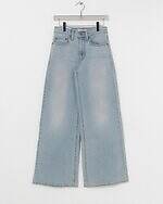 リーバイス“洗練シルエット”のワイドデニムパンツ、アーバンリサーチ限定で｜写真1