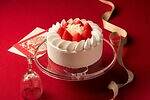 ザ・キャピトルホテル 東急25年クリスマスケーキ、“真っ赤なオーナメントチョコ”飾った苺ケーキなど｜写真2
