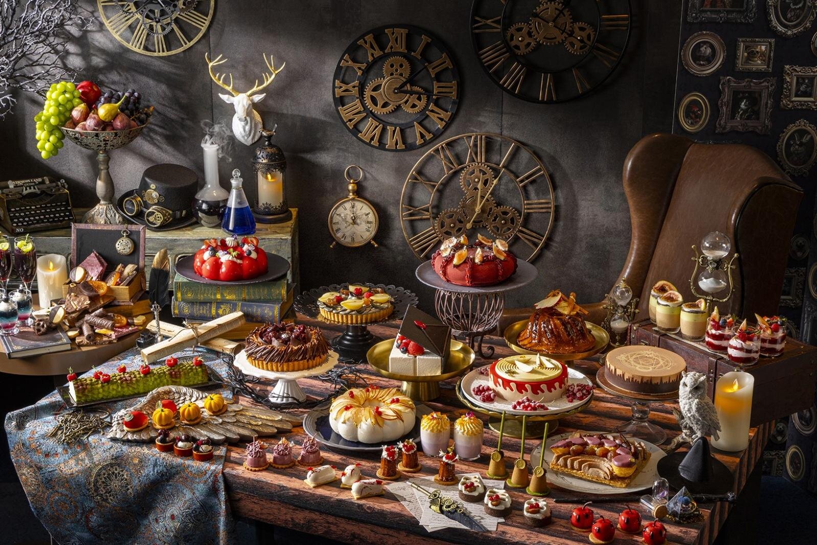 「魔女と魔法使いの学校」テーマの秋スイーツビュッフェ、“マジカル”なスイーツがヒルトン東京で