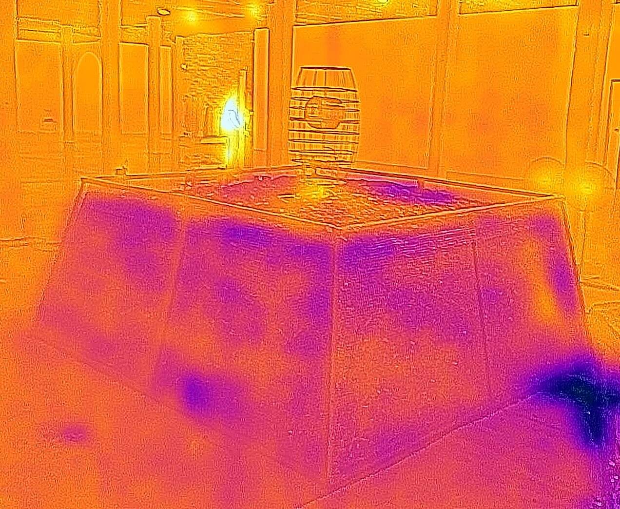 コンポストの発酵熱を可視化するサーモグラフィー 提供：アーティスト