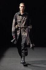 Y'sの秋冬ウェア、“モッズコート風”ドレスやグラデーションのウォッシュデニムシャツ｜写真1