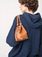 トッズのバケット型ミニバッグ、RHC ロンハーマン限定色のライトブルー＆ブラウン｜写真4