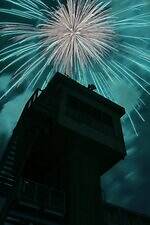 花火大会「調布花火 2025」東京・調布市の多摩川周辺で開催、約1万発の花火が夜空を彩る｜写真1