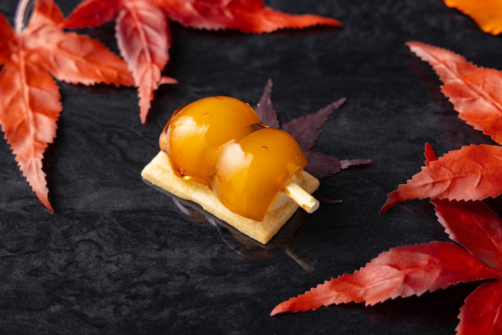 キンプトン新宿東京「秋の味覚」アフタヌーンティー、紅葉風ショコラや“削りたて”トリュフのモンブラン｜写真8