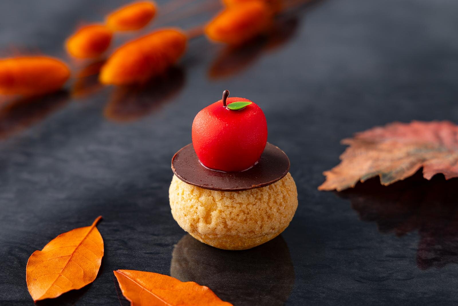 キンプトン新宿東京「秋の味覚」アフタヌーンティー、紅葉風ショコラや“削りたて”トリュフのモンブラン｜写真9