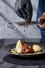 キンプトン新宿東京「秋の味覚」アフタヌーンティー、紅葉風ショコラや“削りたて”トリュフのモンブラン｜写真11