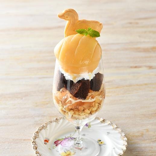 桃のコンポートパフェ 2,530円〔各日50セット限り〕 ※パート1、8月19日(水)～8月22日(金)
