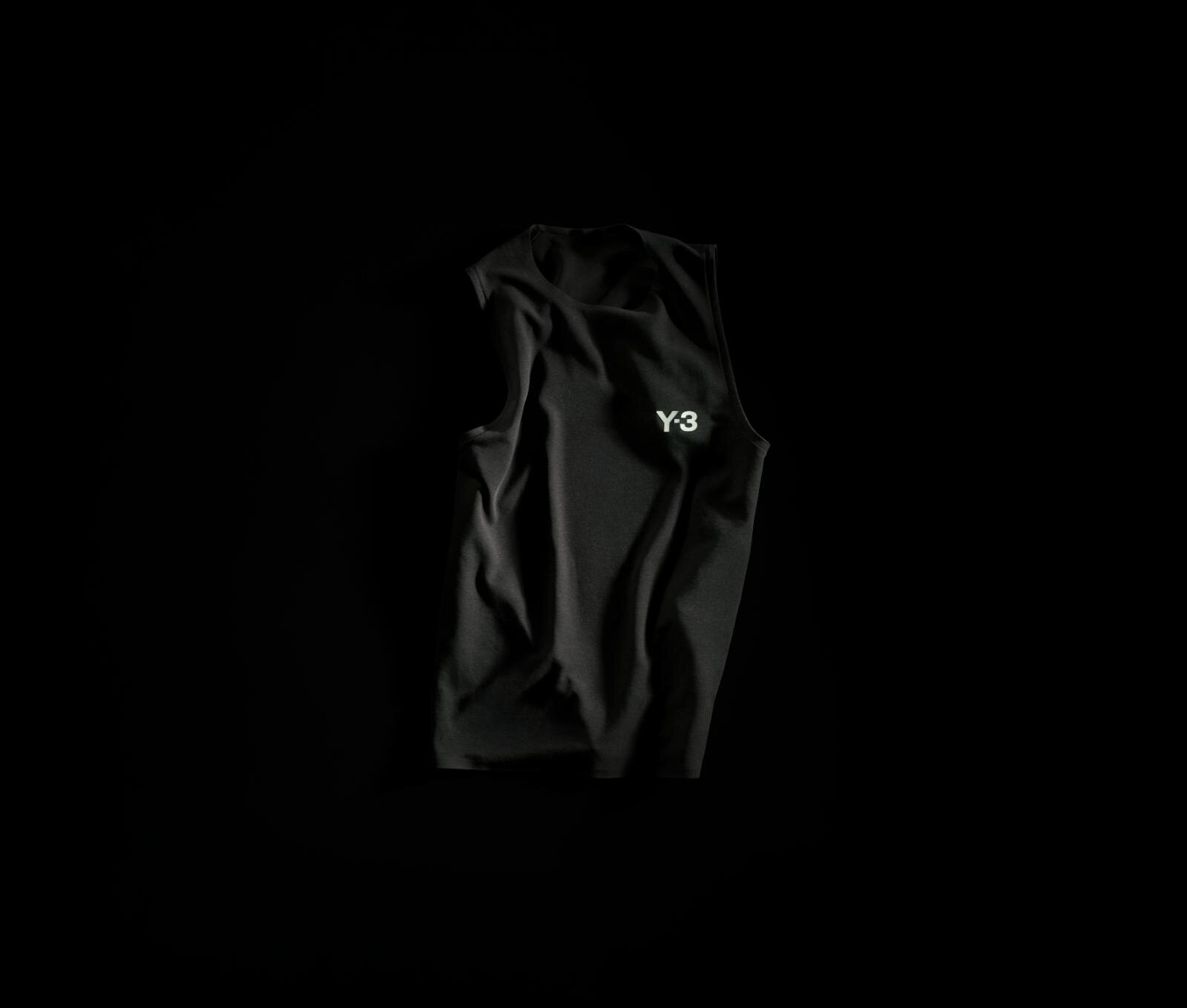 Y-3“毛筆スリーストライプス”のテニスシューズ、水墨画風グラフィックTシャツなどウェアも｜写真4