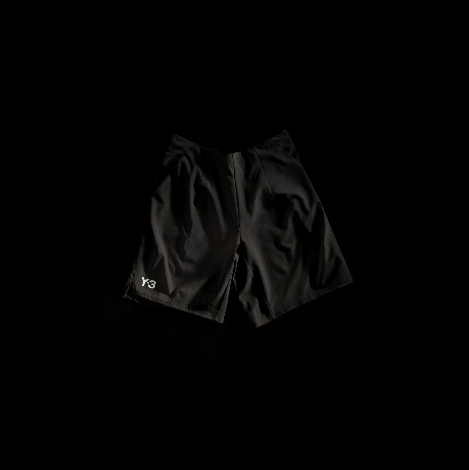 Y-3“毛筆スリーストライプス”のテニスシューズ、水墨画風グラフィックTシャツなどウェアも｜写真6