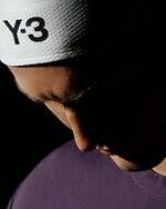 Y-3“毛筆スリーストライプス”のテニスシューズ、水墨画風グラフィックTシャツなどウェアも｜写真16