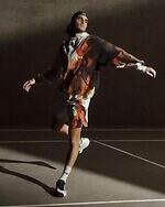 Y-3“毛筆スリーストライプス”のテニスシューズ、水墨画風グラフィックTシャツなどウェアも｜写真28