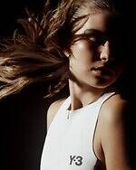 Y-3“毛筆スリーストライプス”のテニスシューズ、水墨画風グラフィックTシャツなどウェアも｜写真18