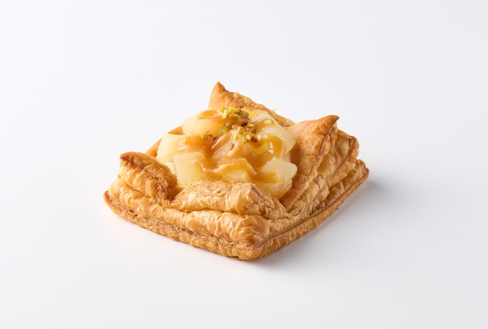 「焼きたてオープンパイ〔洋梨キャラメル〕」1個 490円