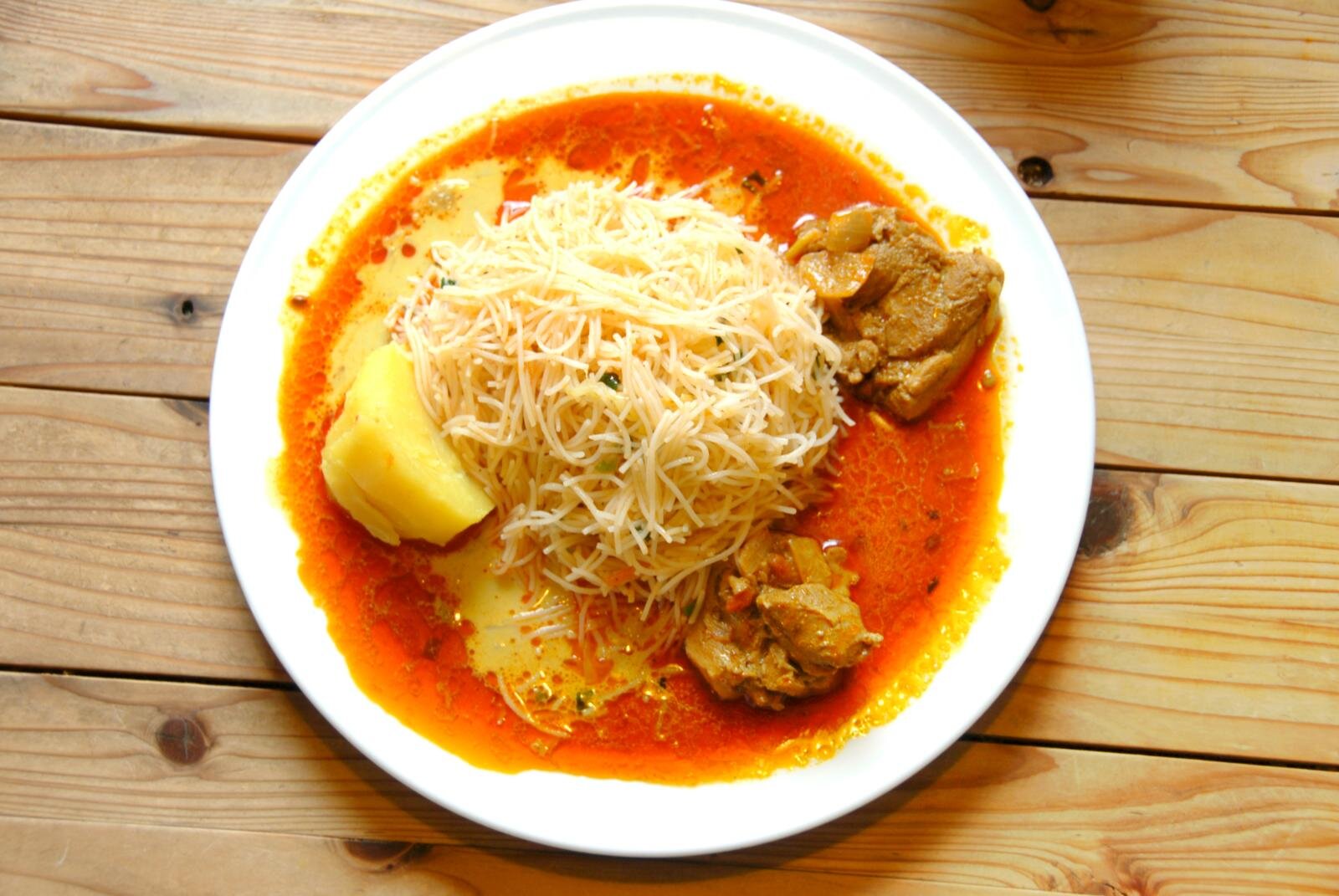 「不思議香菜ツナパハ」スリランカヌードルカレー(1人前) 1,620円