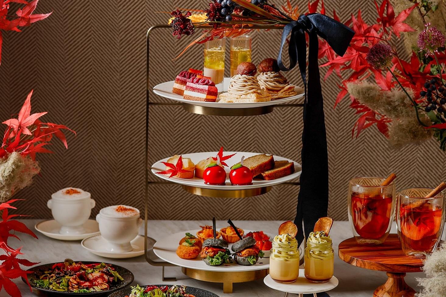 ザ ストリングス 表参道の秋アフタヌーンティー、芋栗かぼちゃ3種のモンブラン＆紅茶スイーツ