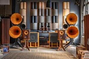 オーディオテクニカの蚤の市「アナログマーケット」東京・築地本願寺で、レコードやヴィンテージ品など集結