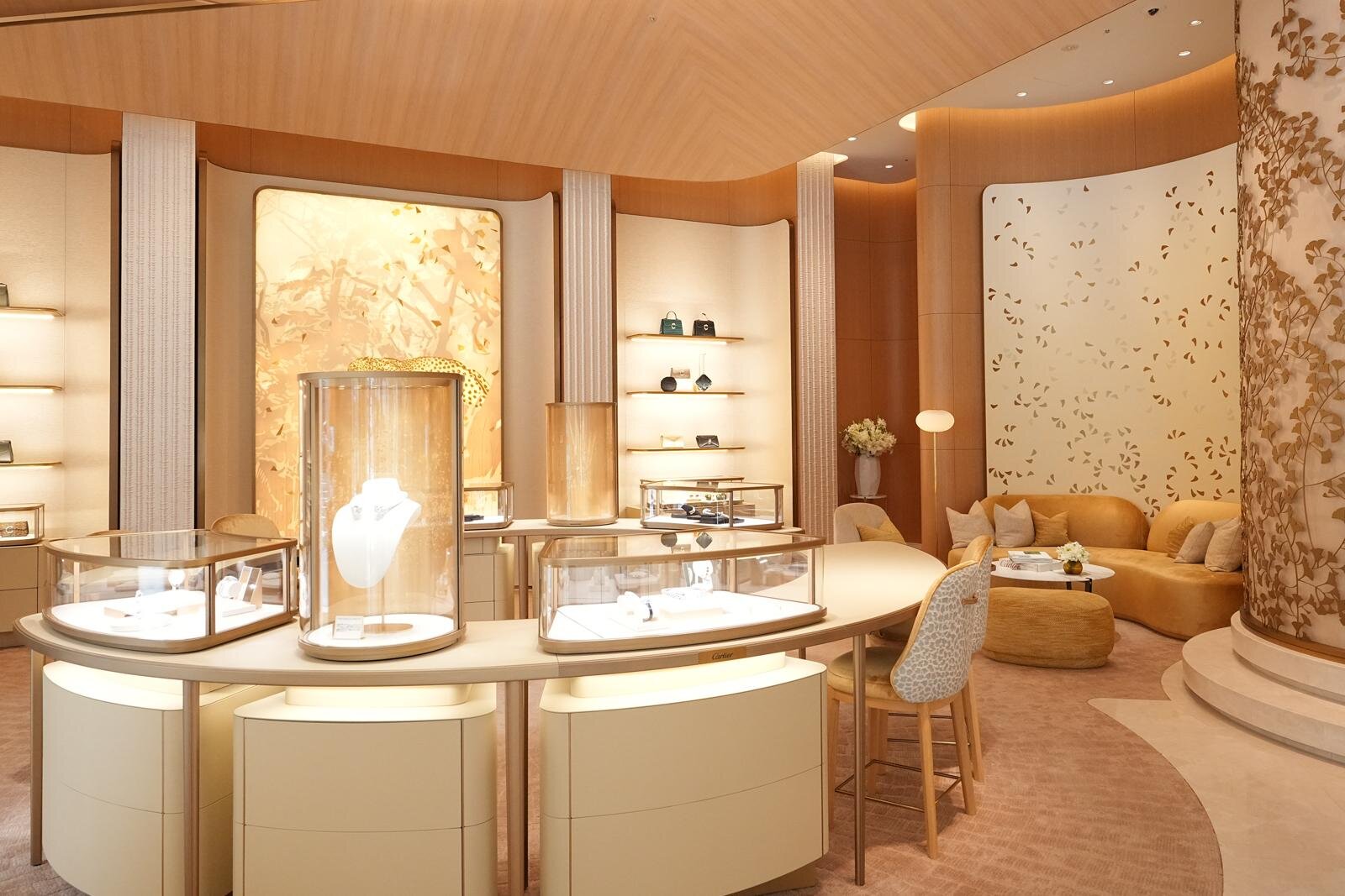 「カルティエ 銀座4丁目ブティック」アジア最大の新店 - ジュエリー＆ウォッチ、レザーグッズなど充実