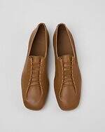 カンペール“バレエ着想”レースアップのフラットパンプス＆レザーシューズ｜写真15