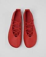カンペール“バレエ着想”レースアップのフラットパンプス＆レザーシューズ｜写真2