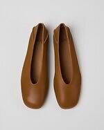 カンペール“バレエ着想”レースアップのフラットパンプス＆レザーシューズ｜写真18