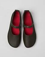 カンペール“バレエ着想”レースアップのフラットパンプス＆レザーシューズ｜写真11