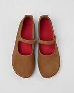 カンペール“バレエ着想”レースアップのフラットパンプス＆レザーシューズ｜写真10