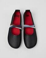 カンペール“バレエ着想”レースアップのフラットパンプス＆レザーシューズ｜写真9